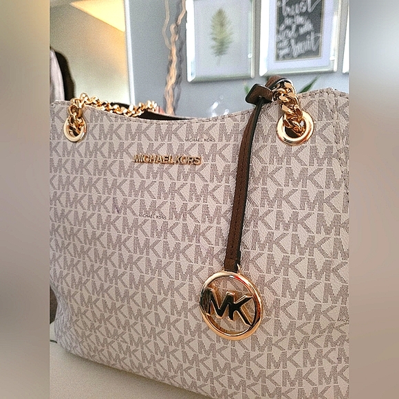 Michael Kors Jet Set Vanilla Shoulder Bag in Very Good Pre-loved Condition! - Picture 5 of 7